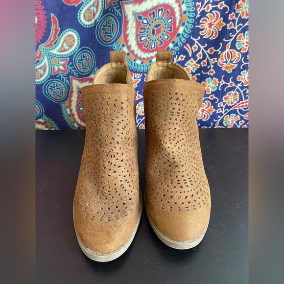 Francesca’s Brown Suede Boho Booties size 7 - Picture 3 of 8